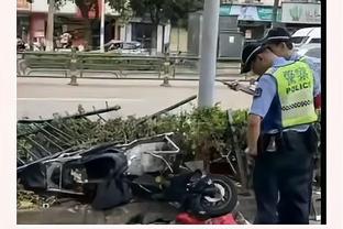 被斯卢茨基圈粉！申花球迷赛后围着球队大巴哼唱喀秋莎